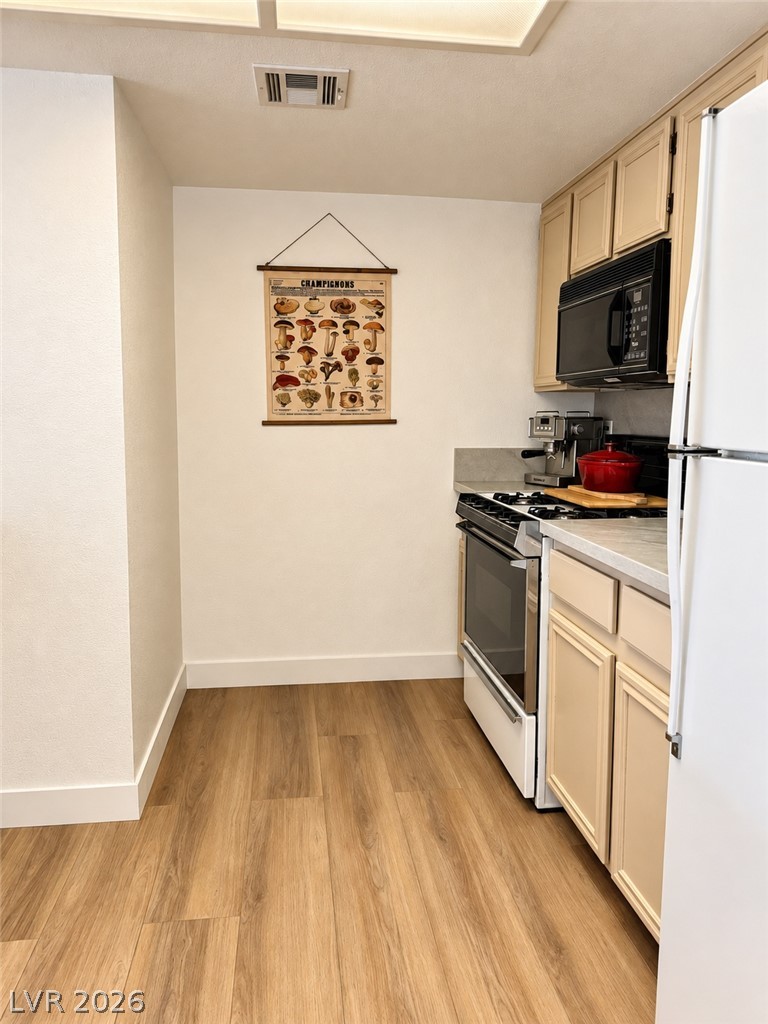 8070 West Russell Road 2028 Property Photo 4