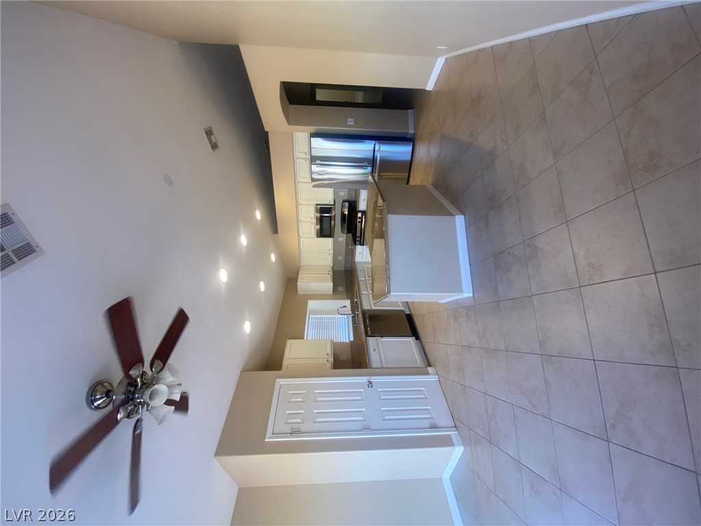 5010 Paradise Harbor Place Property Photo 19