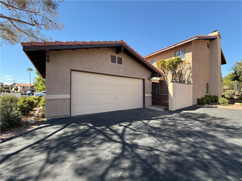 4025 DELOS Drive Property Photo 1