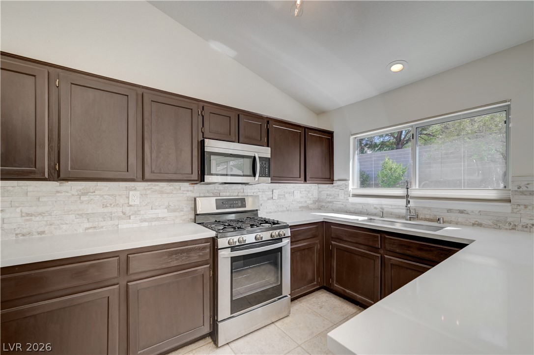 9505 Glengarry Drive Property Photo 14