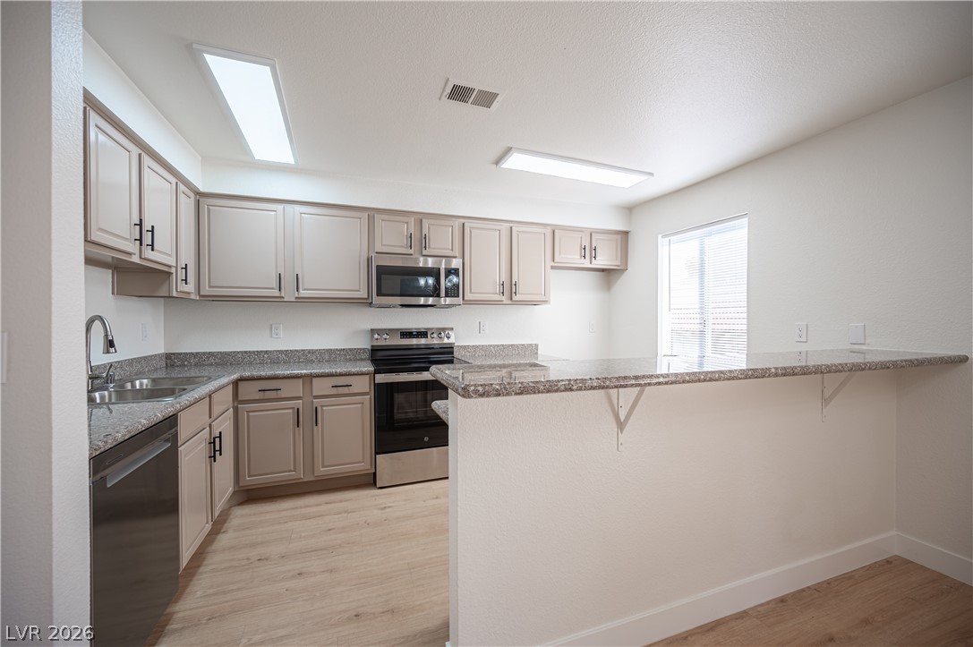 4381 Alexis Drive 332 Property Photo 4