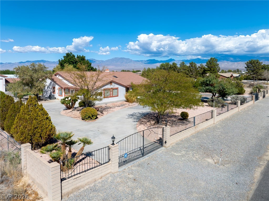 880 West Lupin Street Property Photo 4