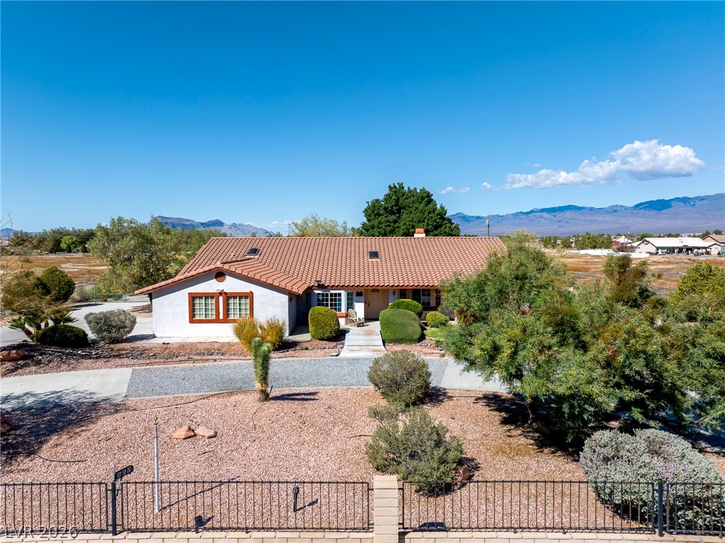 880 West Lupin Street Property Photo 8