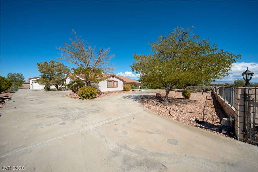 880 West Lupin Street Property Photo 28
