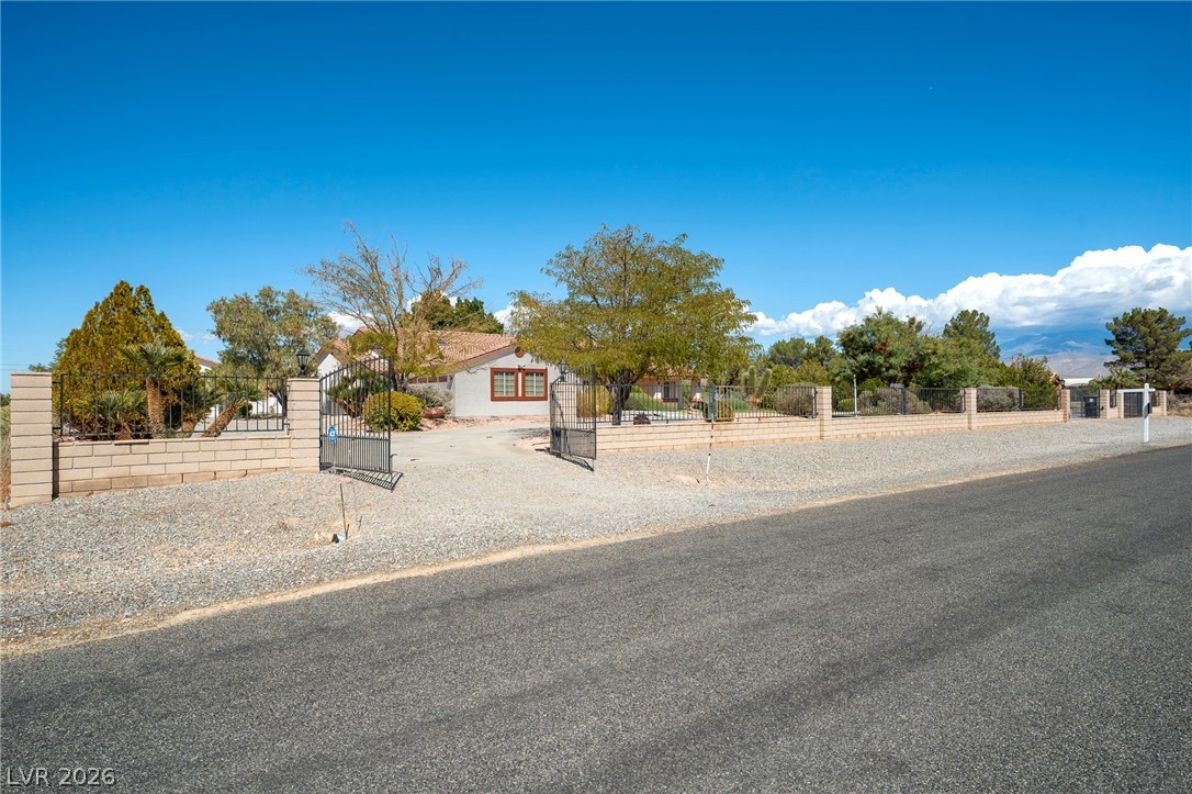 880 West Lupin Street Property Photo 29