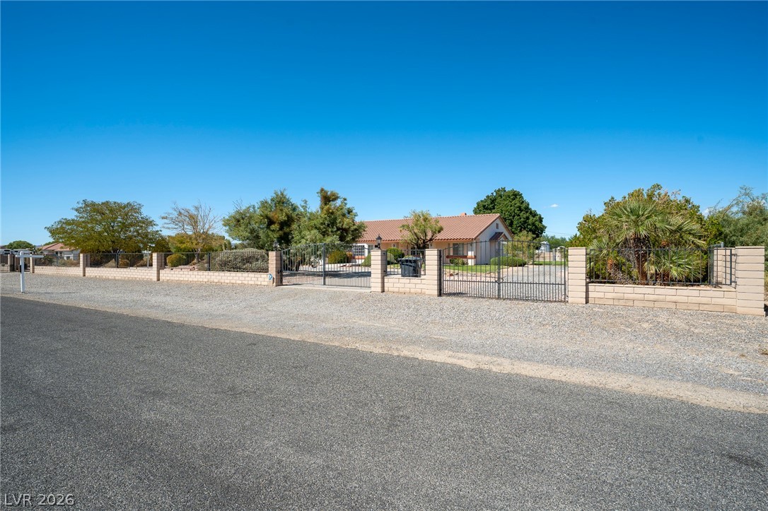 880 West Lupin Street Property Photo 30