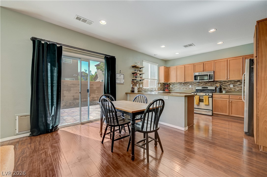 10641 Thor Mountain Lane Property Photo 11