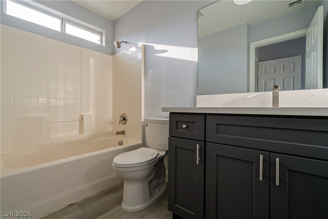 4052 Emerald Wood Street Property Photo 17