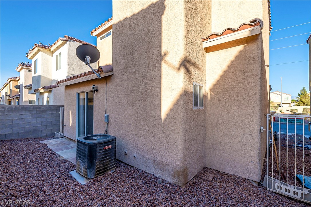 4052 Emerald Wood Street Property Photo 27