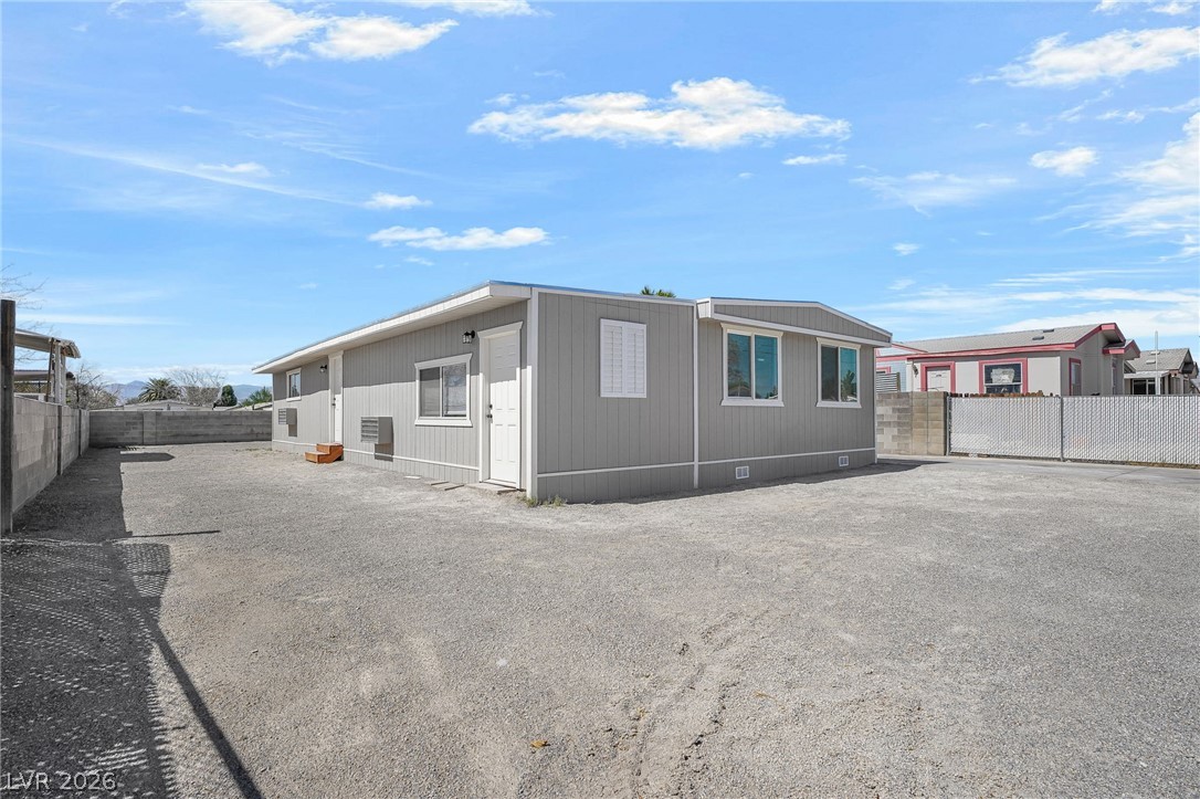 2233 Toiyabe Street Property Photo 5