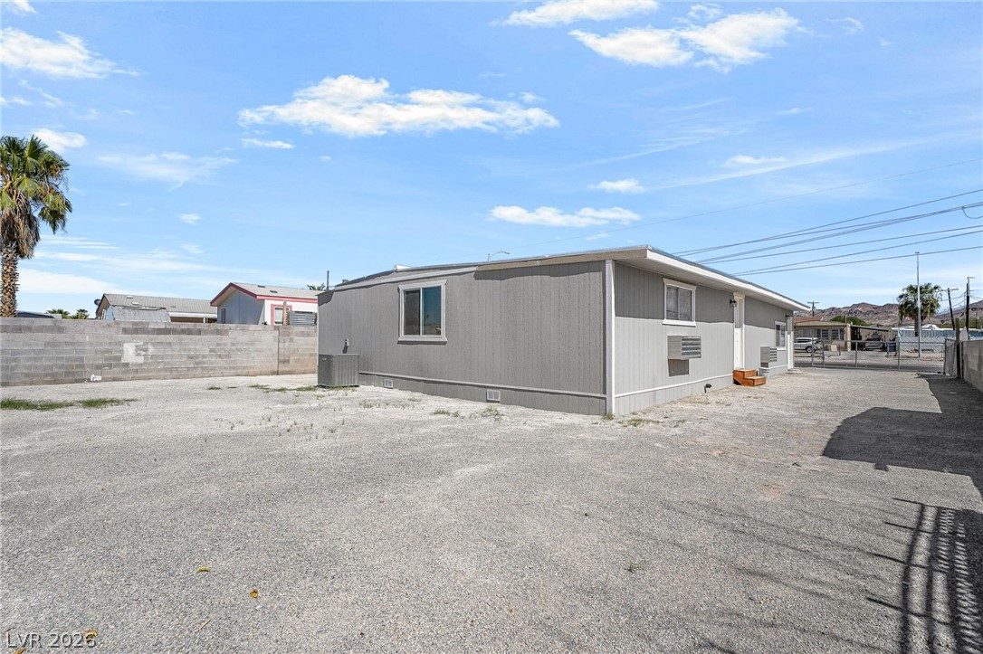 2233 Toiyabe Street Property Photo 7