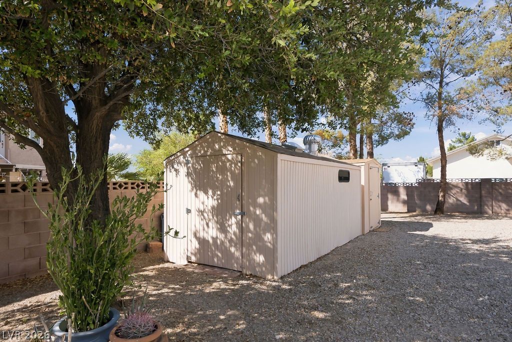 1560 Arabian Drive Property Photo 23