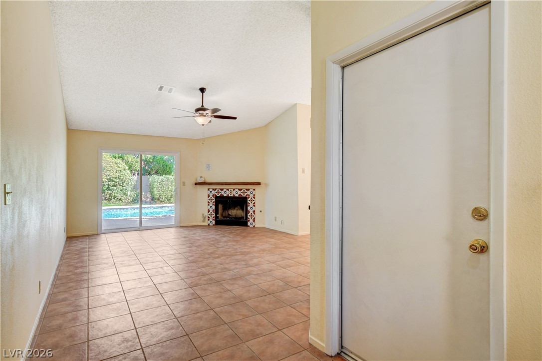 923 Chaps Circle Property Photo 7