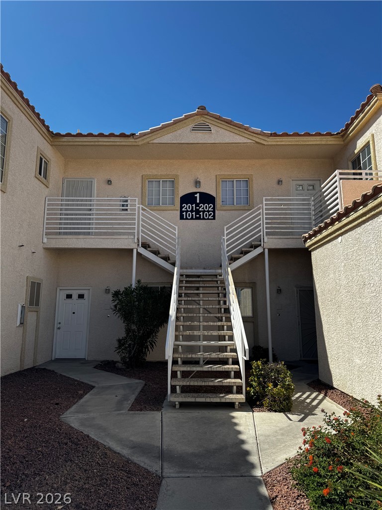 1900 North Torrey Pines Drive 101 Property Photo 1