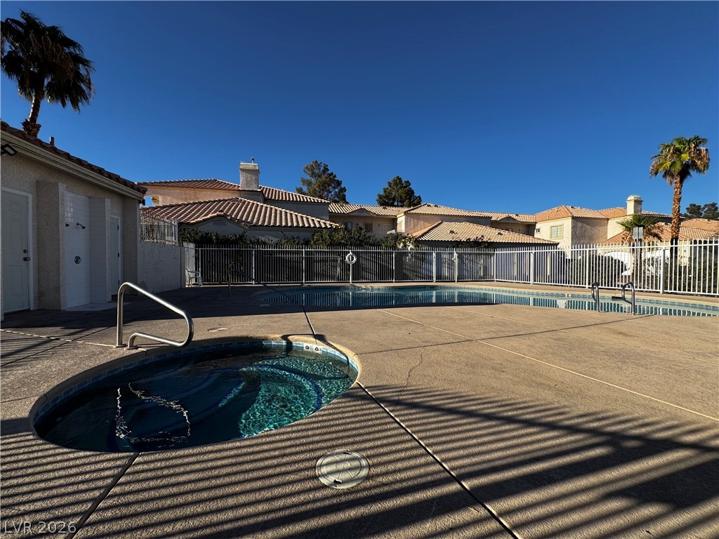1900 North Torrey Pines Drive 101 Property Photo 3