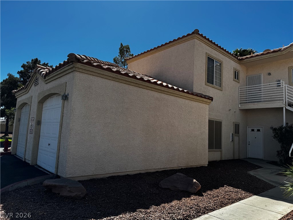 1900 North Torrey Pines Drive 101 Property Photo 5