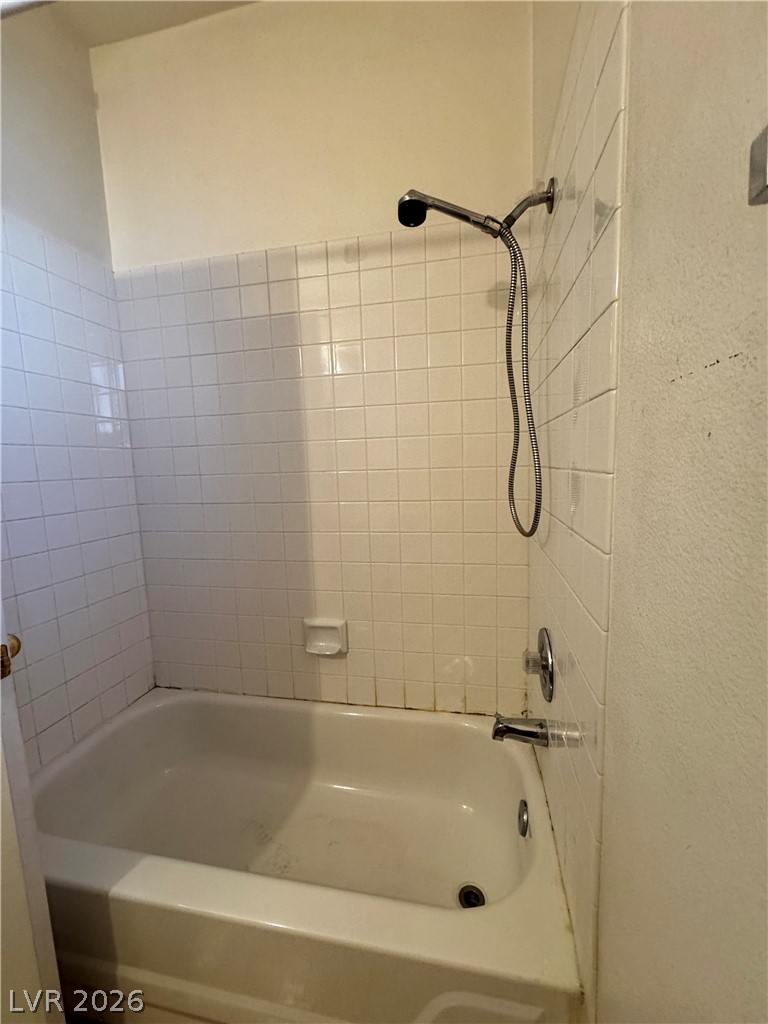 1900 North Torrey Pines Drive 101 Property Photo 14