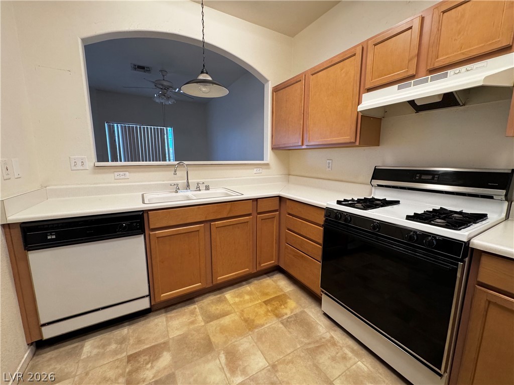 1900 North Torrey Pines Drive 101 Property Photo 25