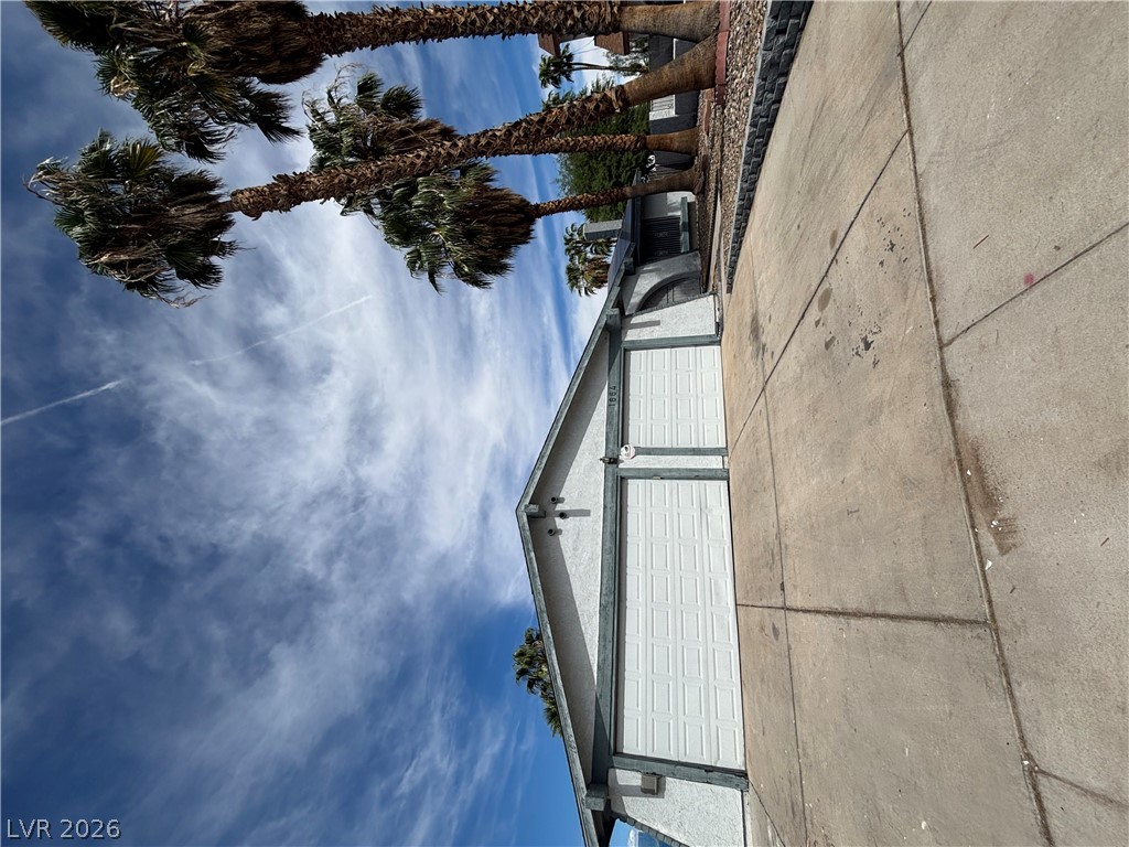 1664 Caliente Court Property Photo 2