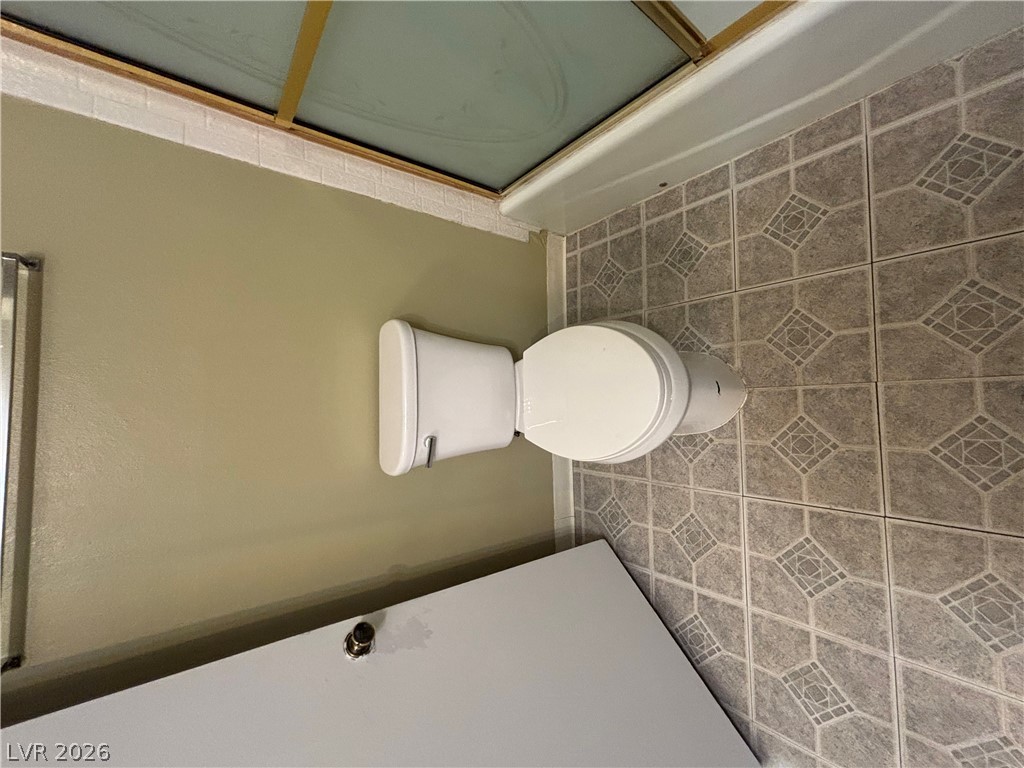 1664 Caliente Court Property Photo 20