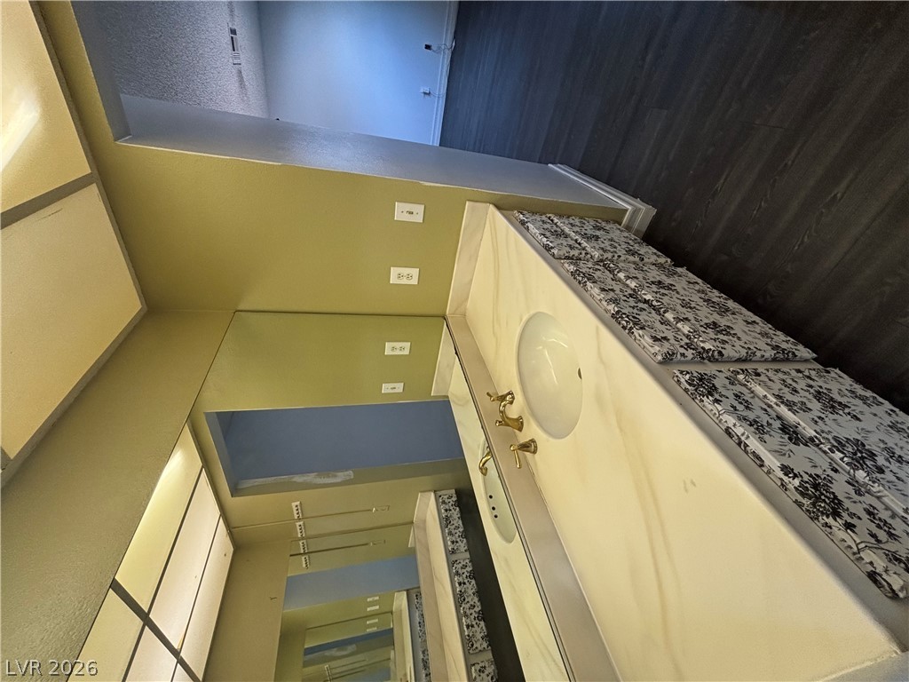 1664 Caliente Court Property Photo 30