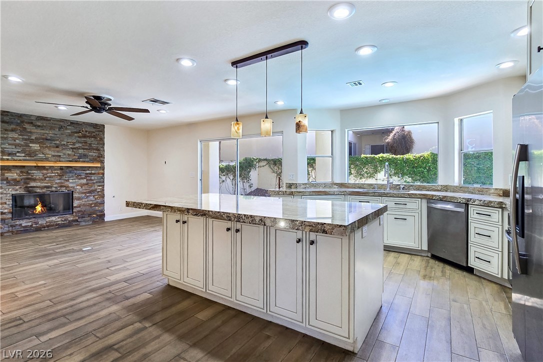 5205 Coral Glow Court Property Photo 7