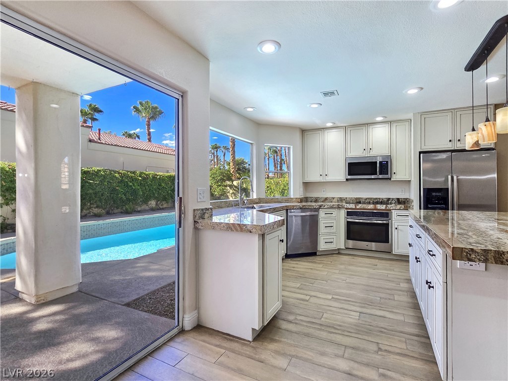 5205 Coral Glow Court Property Photo 8