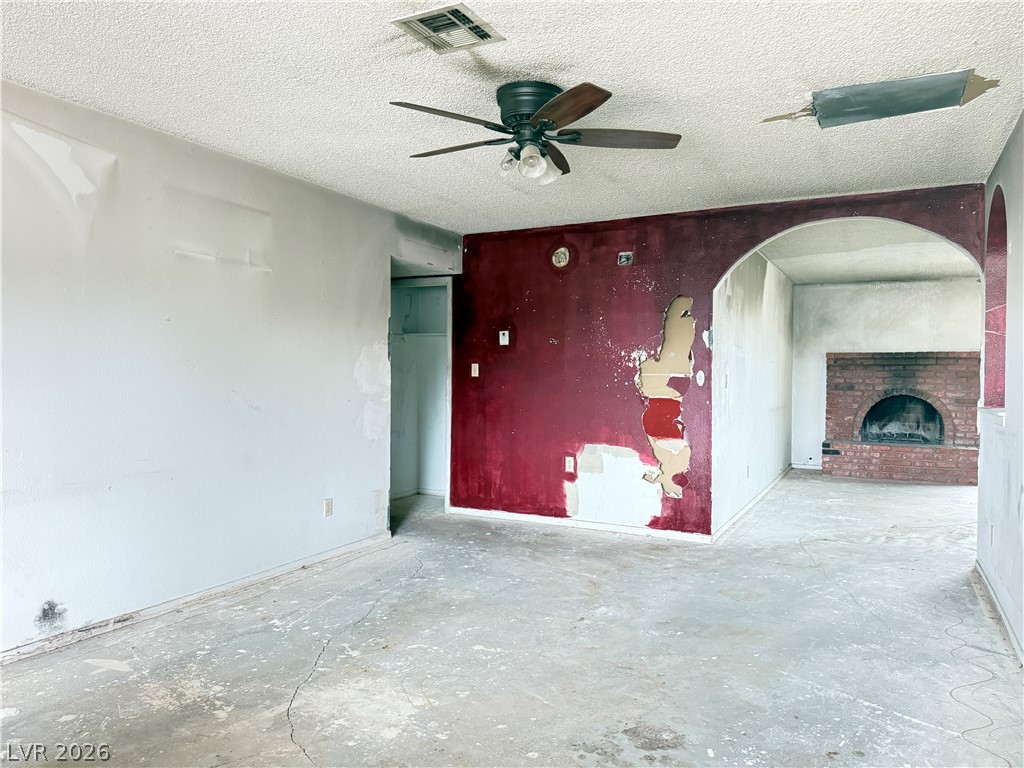 4233 Kensington Way Property Photo 2