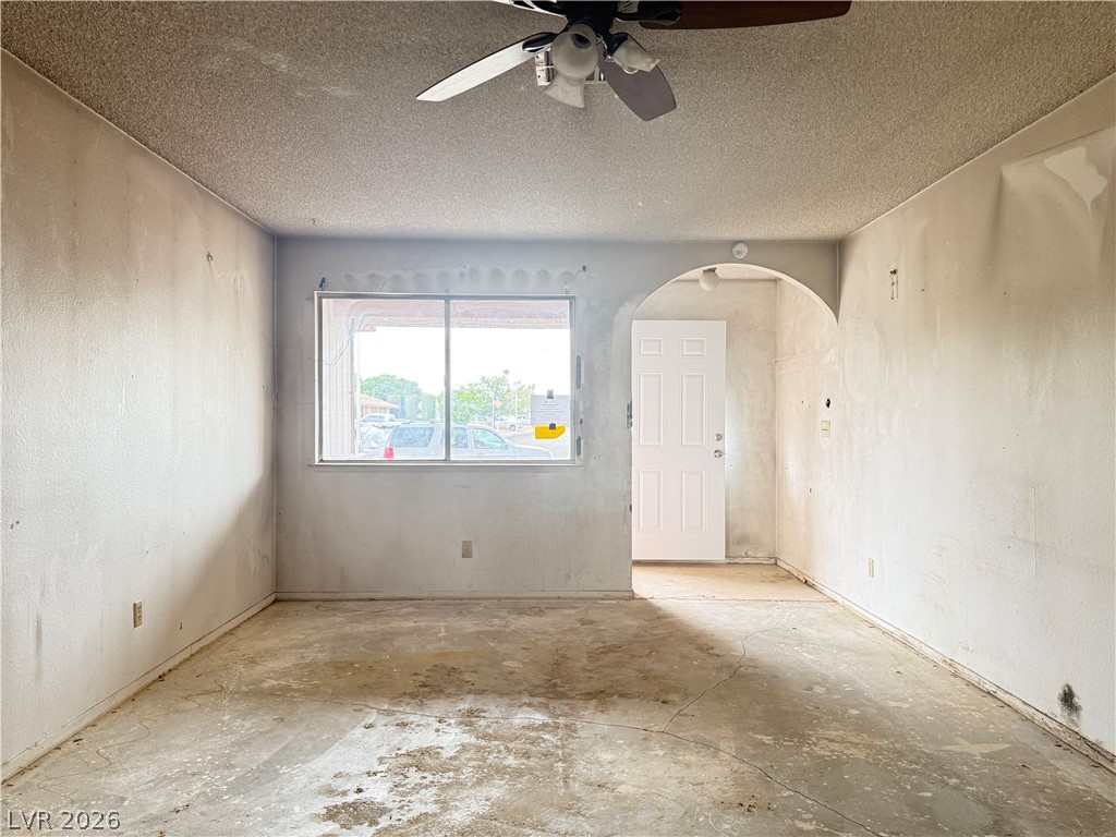 4233 Kensington Way Property Photo 3