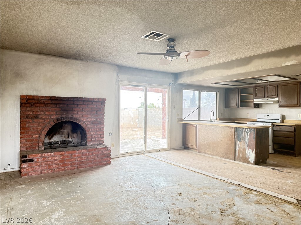 4233 Kensington Way Property Photo 4