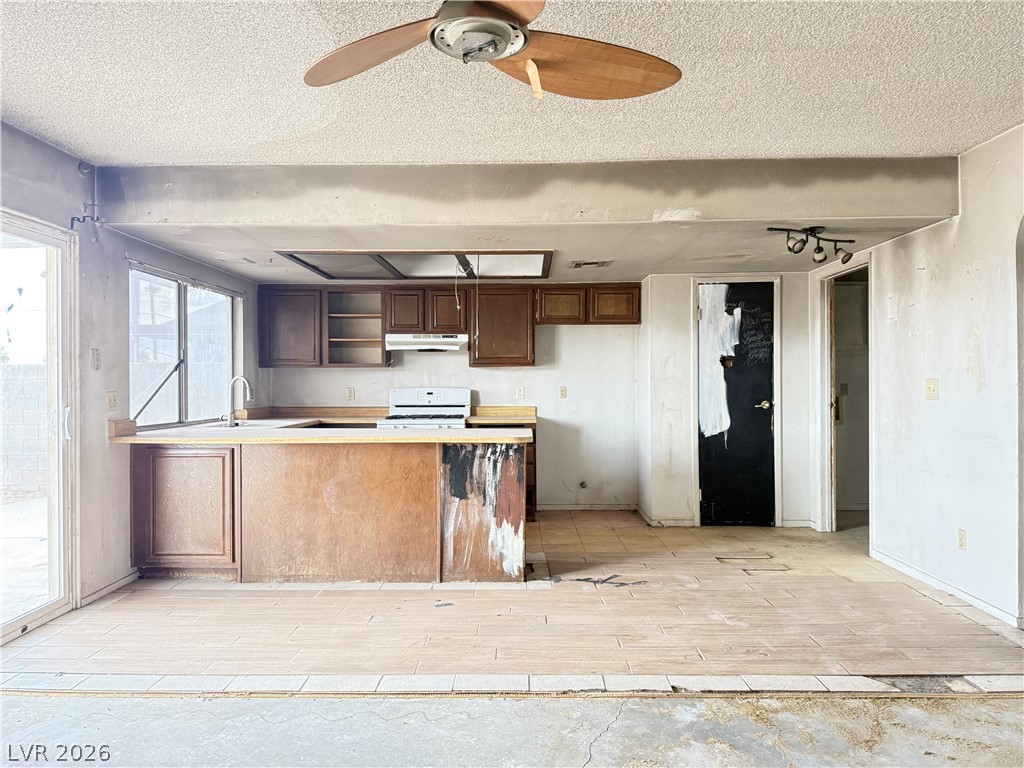 4233 Kensington Way Property Photo 5