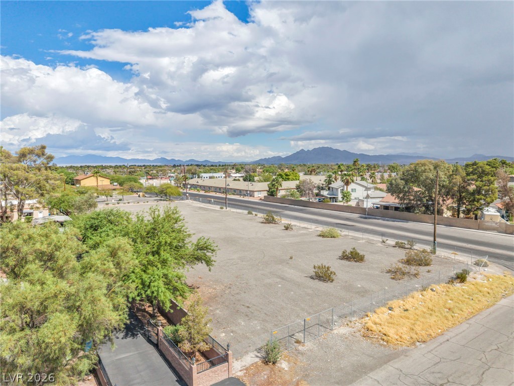 E Quail Property Photo 4