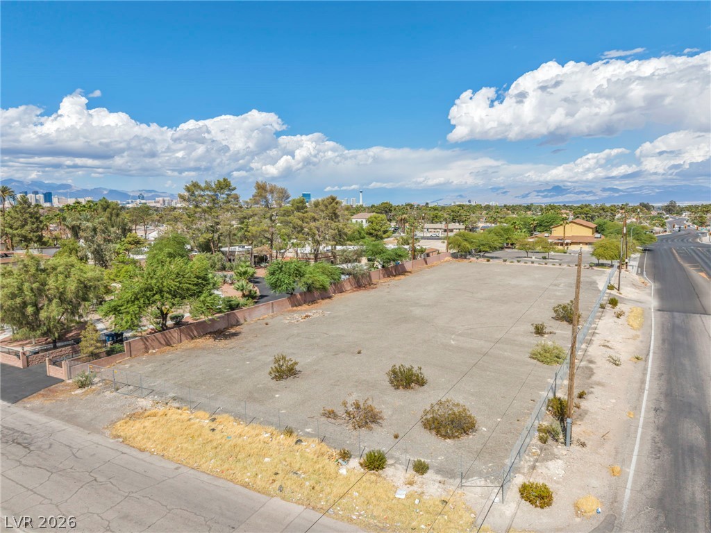 E Quail Property Photo 14