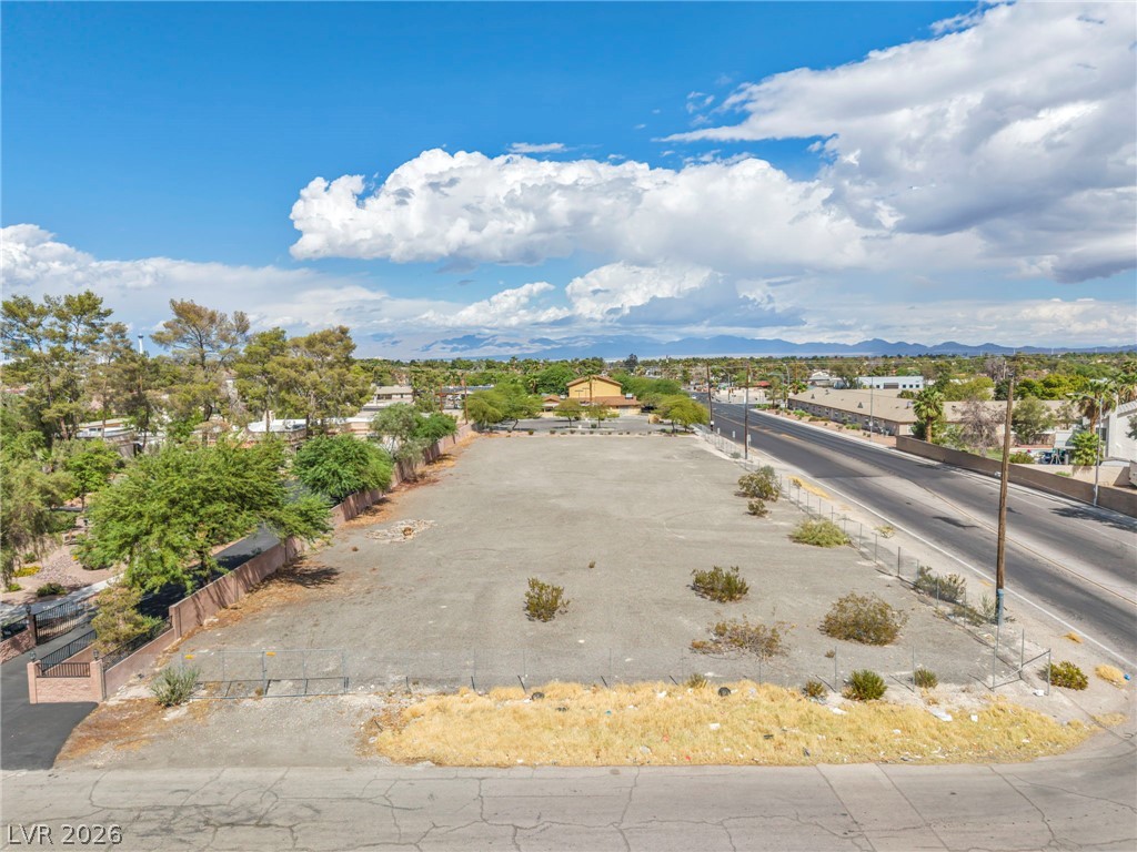 E Quail Property Photo 15
