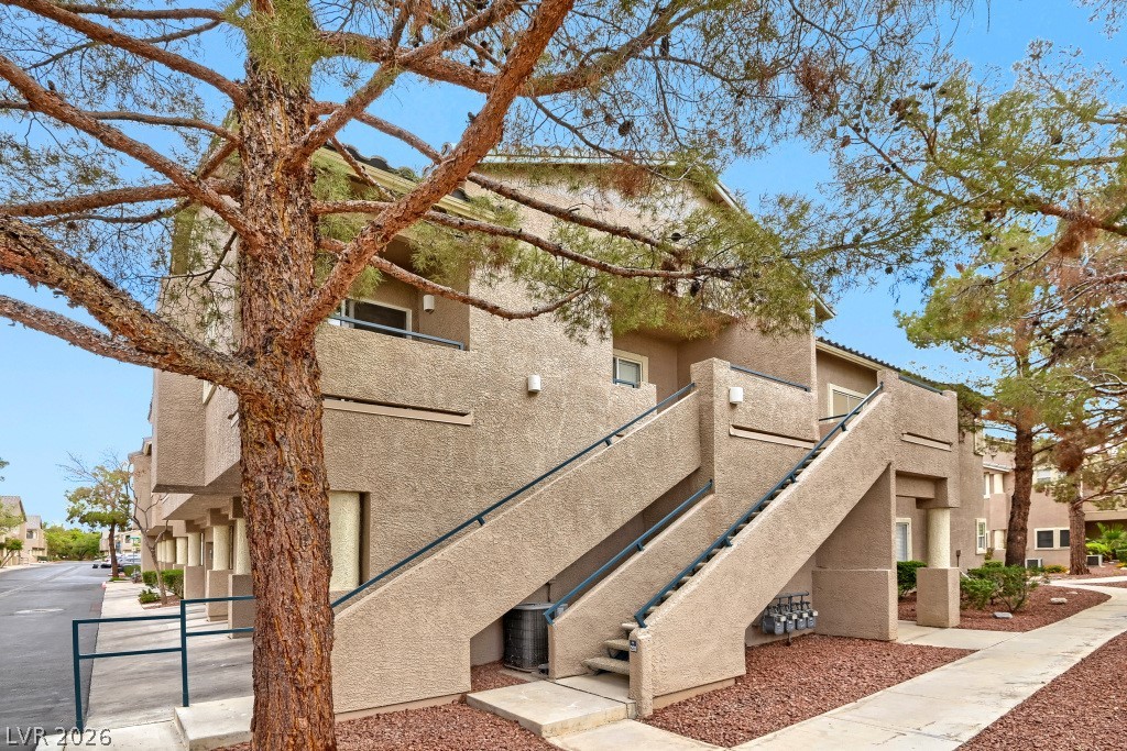 2152 Jasper Bluff Street 202 Property Photo 4