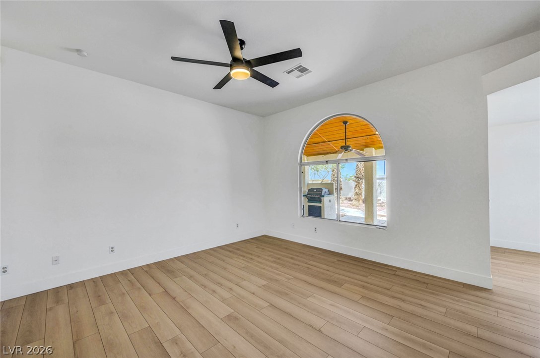 400 Breeze Way Property Photo 10