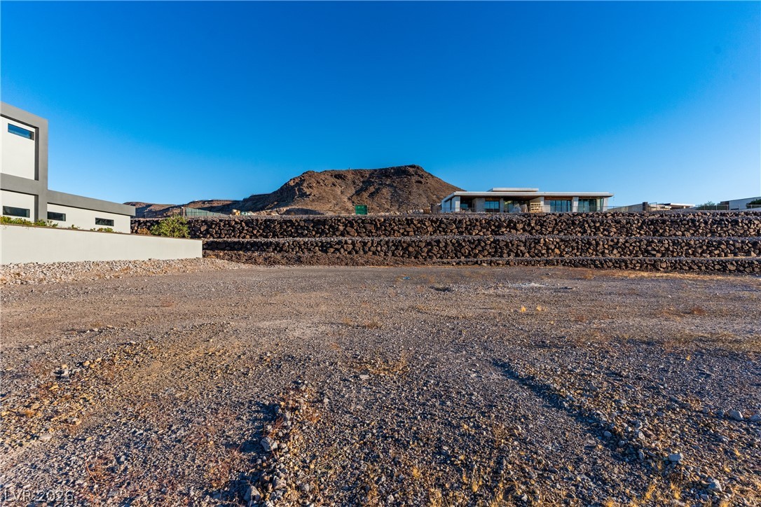 7 Sunset Strip Property Photo 15