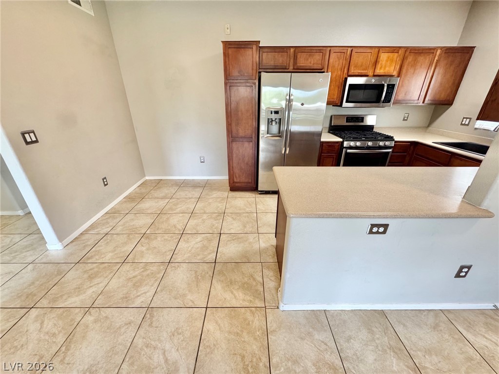 2291 West Horizon Ridge Parkway 4124 Property Photo 4
