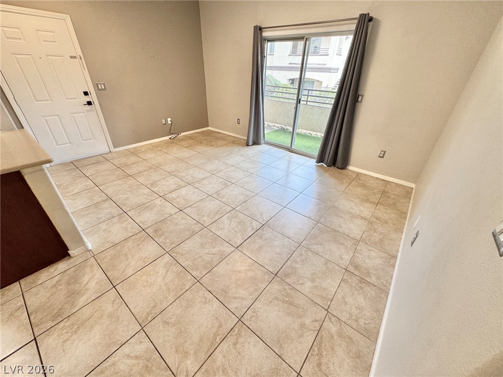 2291 West Horizon Ridge Parkway 4124 Property Photo 6