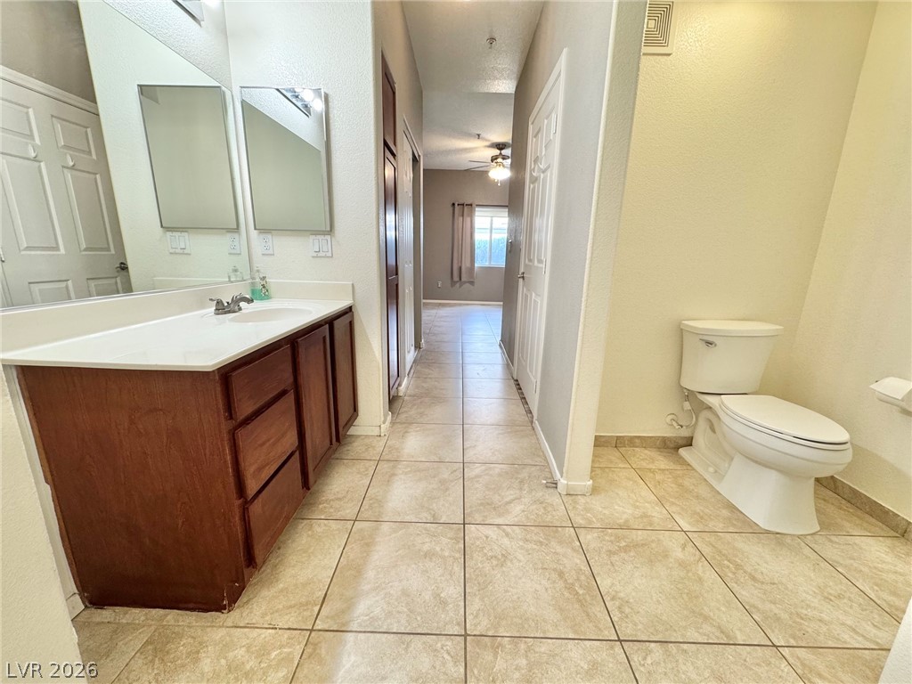2291 West Horizon Ridge Parkway 4124 Property Photo 9