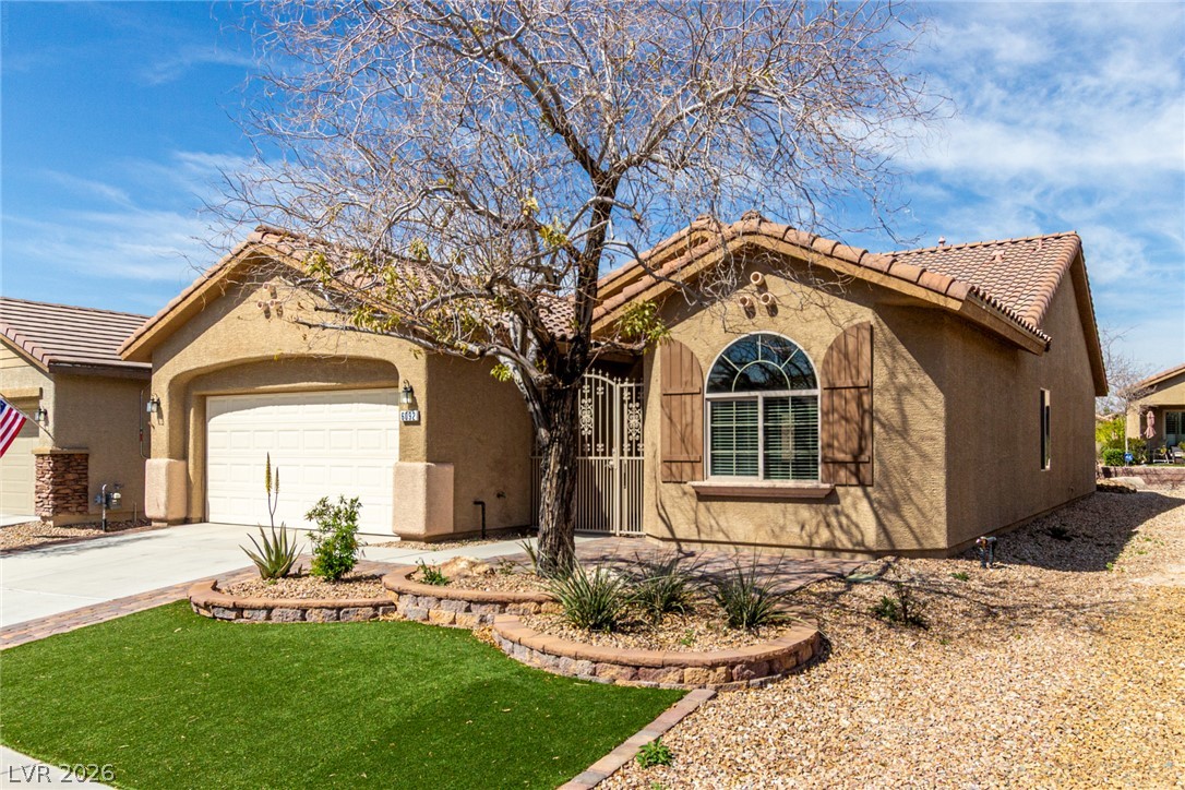 6092 Fox Creek Avenue Property Photo 4