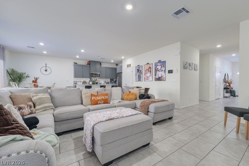 6135 Larimar Gold Street Property Photo 4