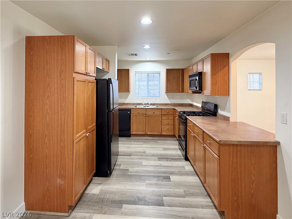 9168 Obtainable Court Property Photo 9