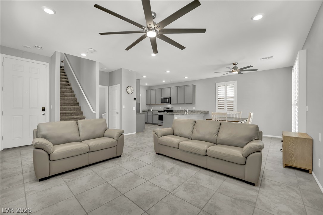 5704 Mia Skye Street Property Photo 6