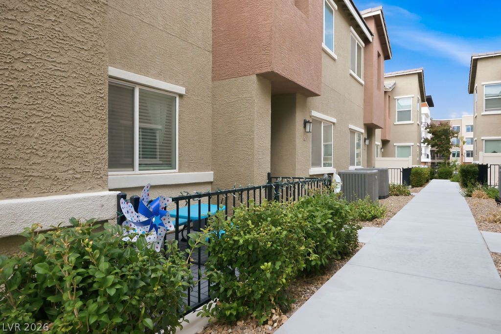 2820979 Property Photo 2