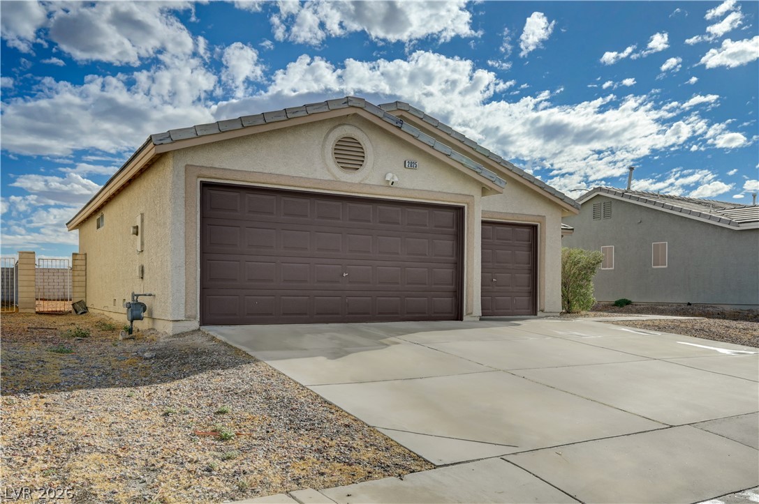 2025 Hollow Oak Avenue Property Photo 2