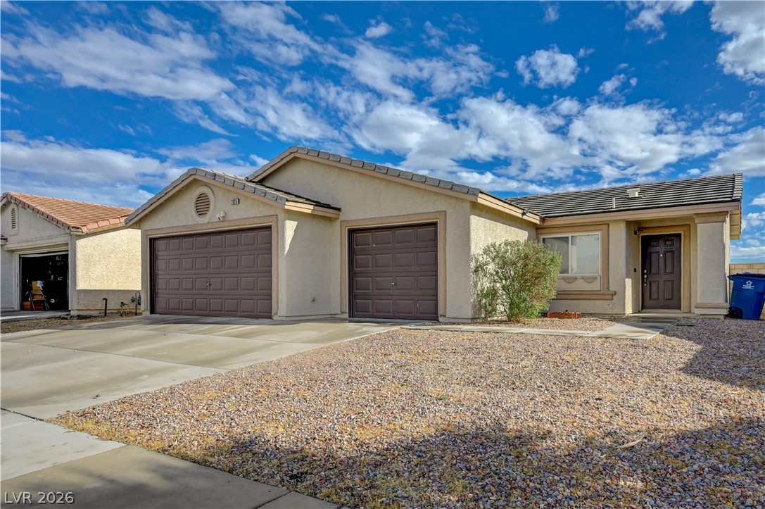2025 Hollow Oak Avenue Property Photo 3