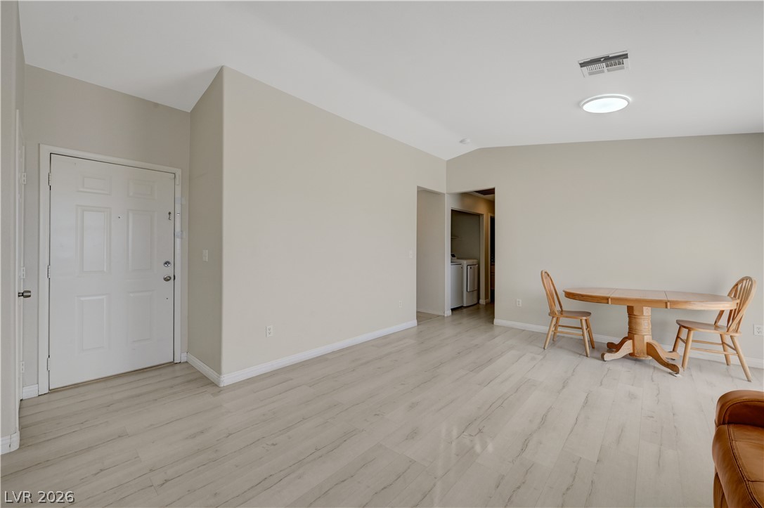 2025 Hollow Oak Avenue Property Photo 5