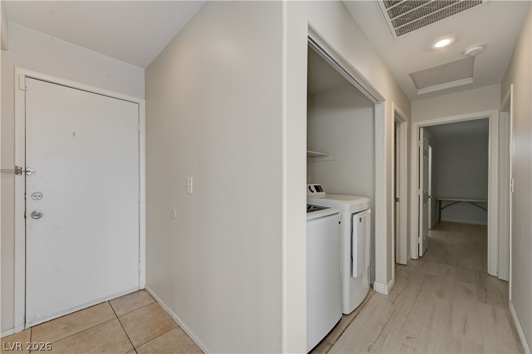 2025 Hollow Oak Avenue Property Photo 8