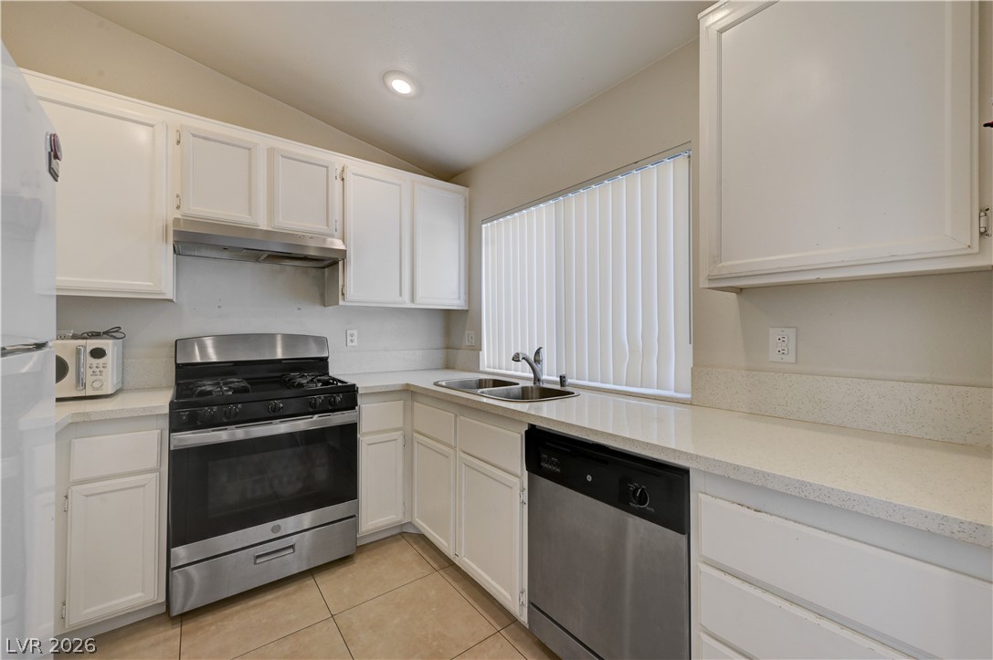 2025 Hollow Oak Avenue Property Photo 9